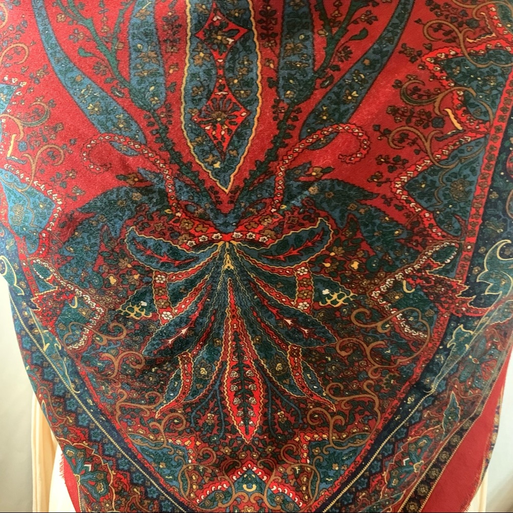 Large Art Deco Floral Print Scarf. - Picture 3 of 4